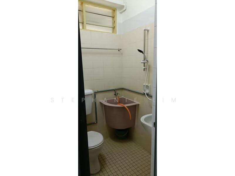 Pangsapuri untuk Dijual di Desa Permata Sapphire Block 15 - Stephanie Lim - Bathroom - PropertyGuru.com.my
