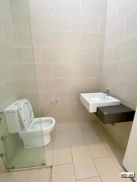 Rumah Berkembar untuk Dijual di Setia Alam (Selangor) - Adeline Foong - Bathroom - PropertyGuru.com.my