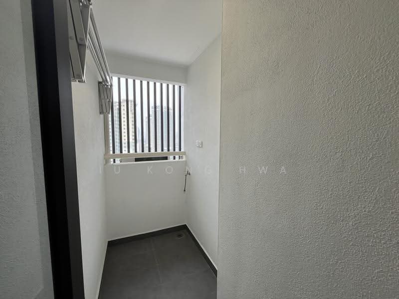 Kediaman Servis untuk Dijual di Avara - Iu Kong Hwa - Balcony - PropertyGuru.com.my