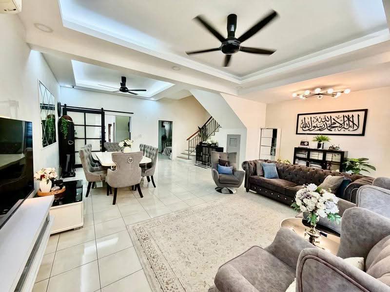 Rumah Teres 2-Tingkat untuk Dijual di Serene Heights (Semenyih) - Azli Ibrahim - Living Room - PropertyGuru.com.my