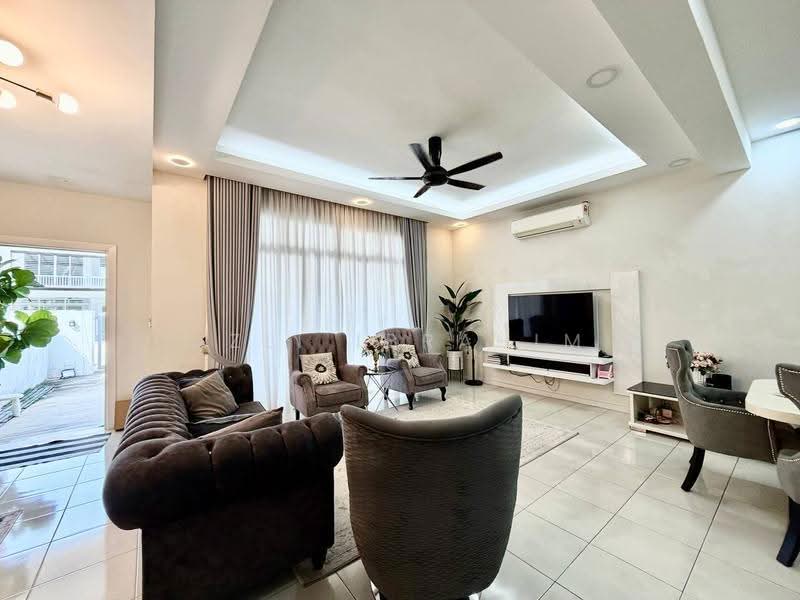 Rumah Teres 2-Tingkat untuk Dijual di Serene Heights (Semenyih) - Azli Ibrahim - Living Room - PropertyGuru.com.my