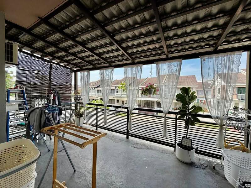Rumah Teres 2-Tingkat untuk Dijual di Serene Heights (Semenyih) - Azli Ibrahim - Balcony - PropertyGuru.com.my