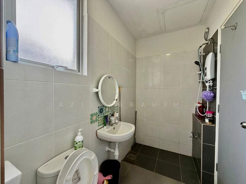 Rumah Teres 2-Tingkat untuk Dijual di Serene Heights (Semenyih) - Azli Ibrahim - Bathroom - PropertyGuru.com.my