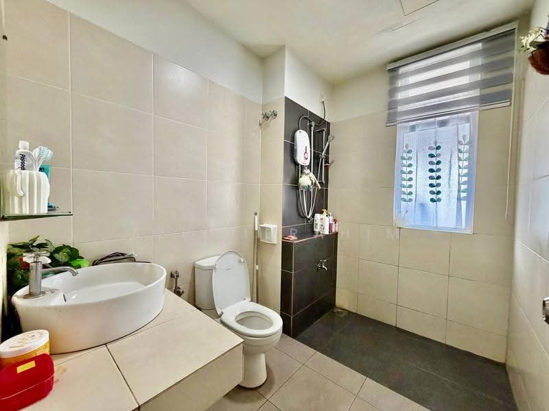 Rumah Teres 2-Tingkat untuk Dijual di Serene Heights (Semenyih) - Azli Ibrahim - Bathroom - PropertyGuru.com.my