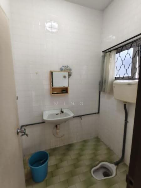 Rumah Berkembar untuk Disewa di Taman Stulang Laut (Johor Bahru) - Ming Yeap - Bathroom - PropertyGuru.com.my