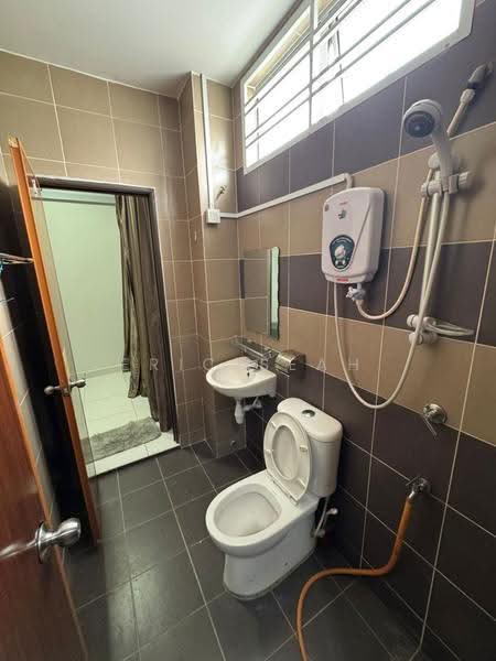 Rumah Teres 2-Tingkat untuk Disewa di Bandar Penawar (Kota Tinggi) - Eric Seah - Bathroom - PropertyGuru.com.my