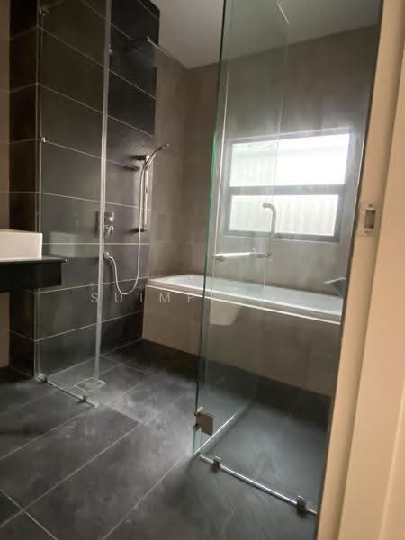 Rumah Berkembar untuk Dijual di Taman Sutera Utama (Skudai) - Suimei Lee - Bathroom - PropertyGuru.com.my