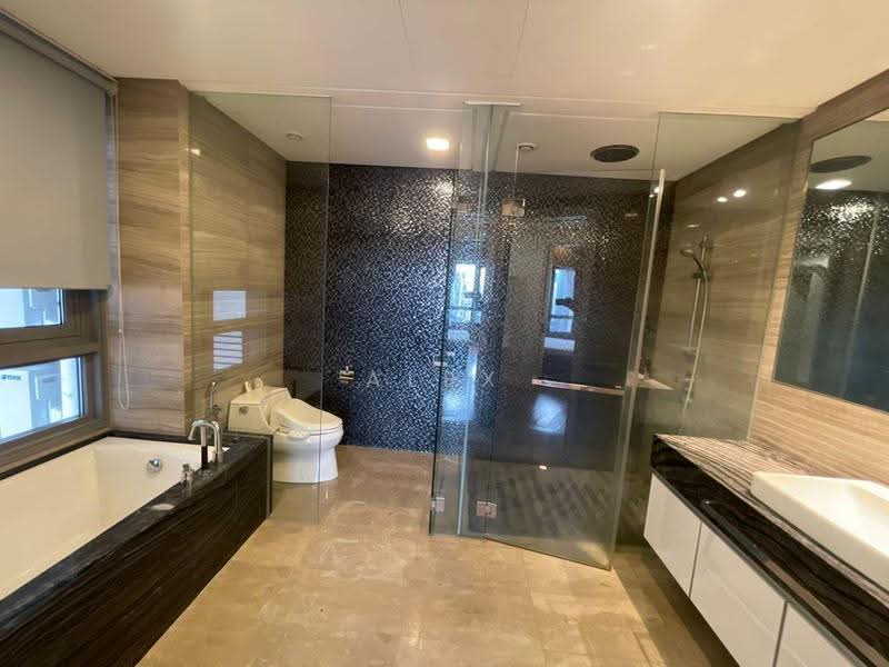 Kediaman Servis untuk Dijual di The Sentral Residences - Alex Yong - Bathroom - PropertyGuru.com.my