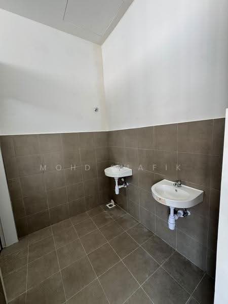 Shop / Office for Rent in Cyberjaya (Selangor) - Mohd Shafik - Bathroom - PropertyGuru.com.my