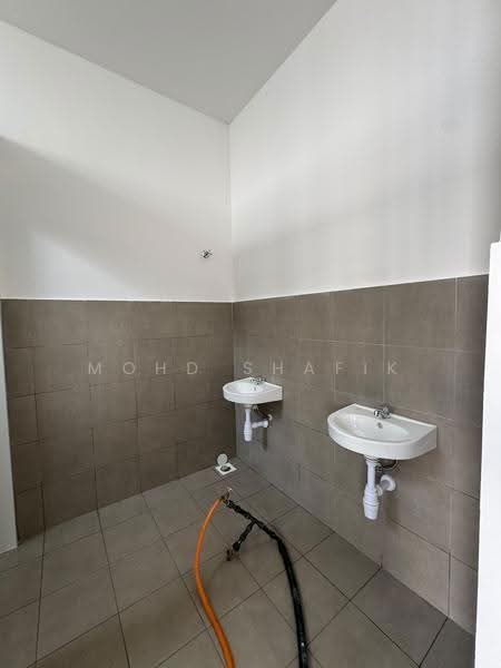 Shop / Office for Rent in Cyberjaya (Selangor) - Mohd Shafik - Bathroom - PropertyGuru.com.my