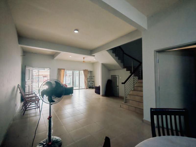 Rumah Teres 2-Tingkat untuk Disewa di Bandar Parklands (Klang) - CL Chew - Living Room - PropertyGuru.com.my