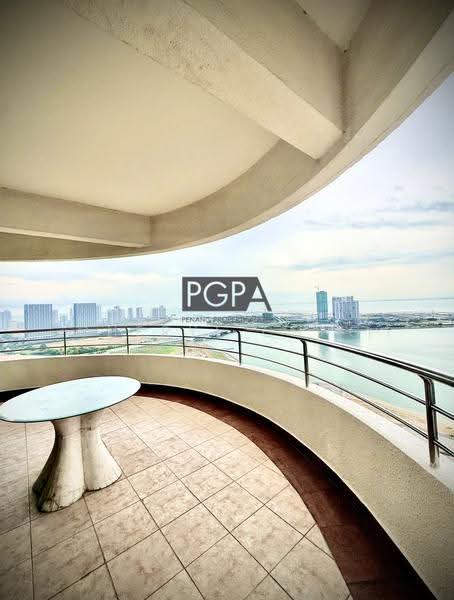 Kondominium untuk Dijual di Silverton Condominium - Cheryl Chng - Balcony - PropertyGuru.com.my