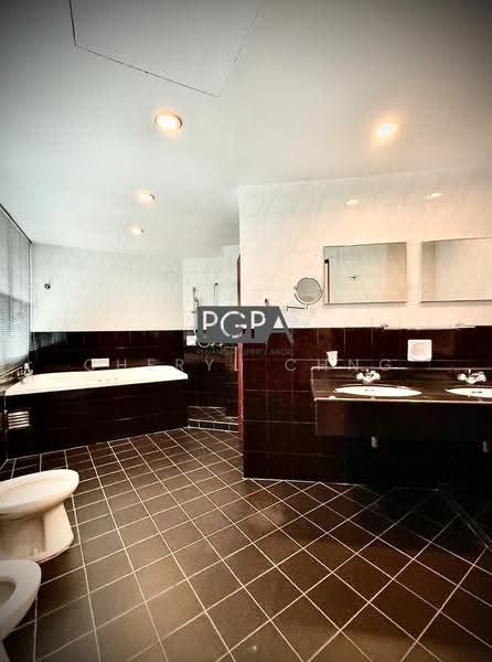 Kondominium untuk Dijual di Silverton Condominium - Cheryl Chng - Bathroom - PropertyGuru.com.my