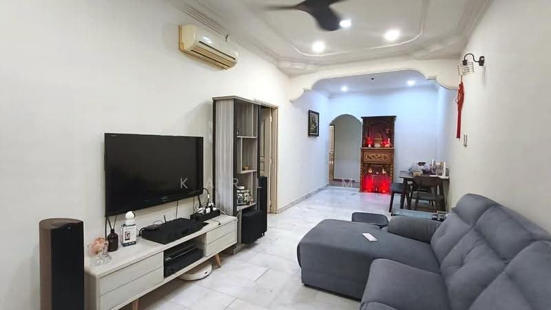 1-storey Terraced House for Sale in Bukit Indah (Iskandar Puteri (Nusajaya)) - Karl Lim - Living Room - PropertyGuru.com.my