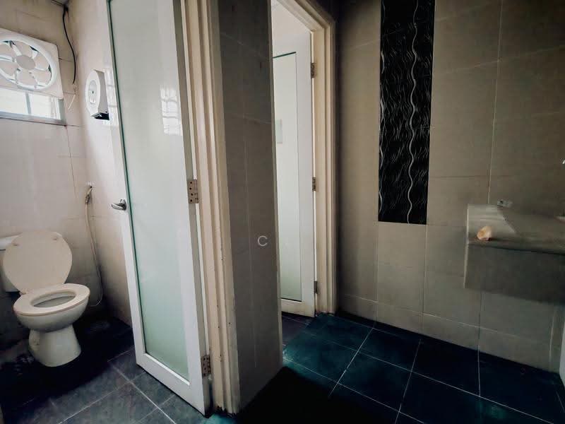 Shop / Office for Rent in Bandar Botanic (Klang) - CL Chew - Bathroom - PropertyGuru.com.my