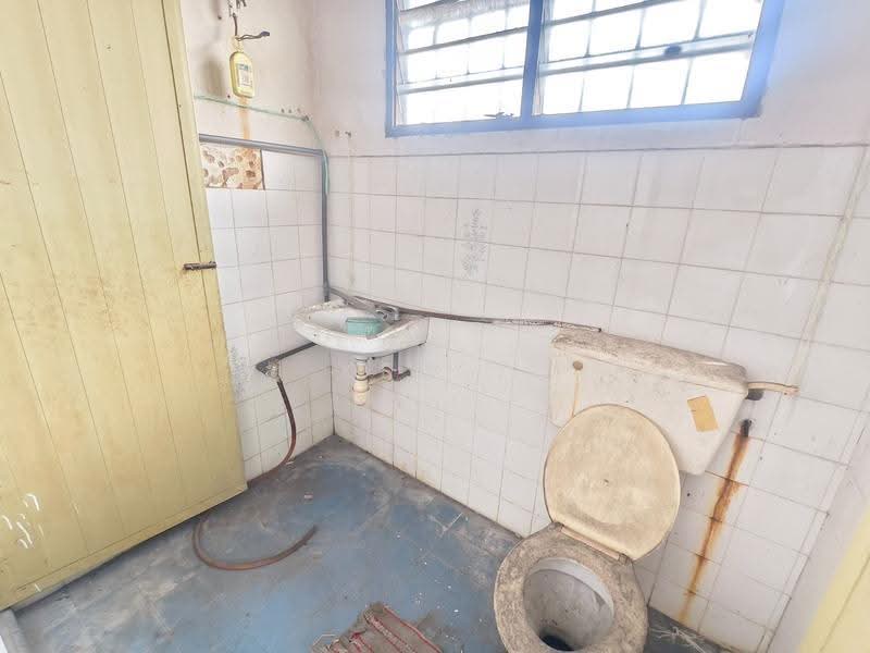 Rumah Teres 2-Tingkat untuk Dijual di Taman Sungai Besi Indah (Seri Kembangan) - Kew . - Bathroom - PropertyGuru.com.my