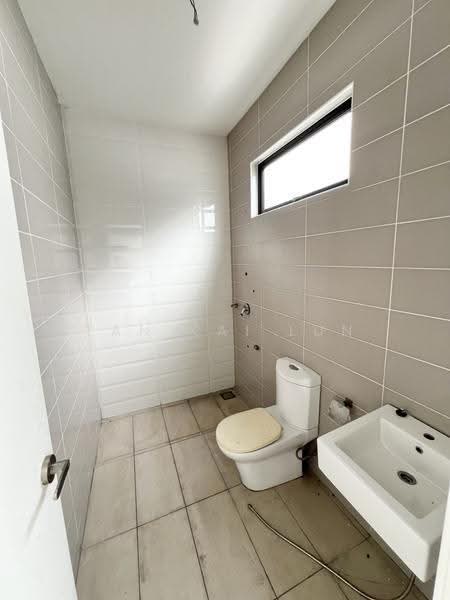 Semi-Detached House for Sale in Setia Tropika (Johor Bahru) - Tan Kai Lun - Bathroom - PropertyGuru.com.my