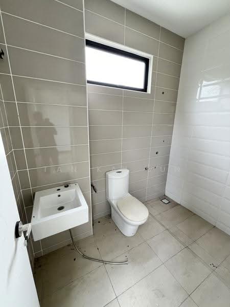 Semi-Detached House for Sale in Setia Tropika (Johor Bahru) - Tan Kai Lun - Bathroom - PropertyGuru.com.my