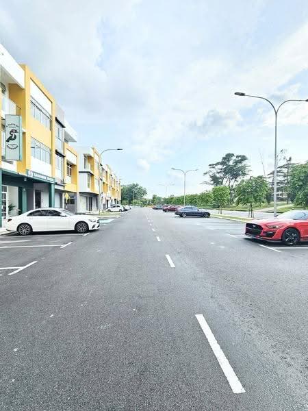 Shop / Office untuk Dijual di Taman Molek (Johor Bahru) - Yik Tat - Exterior - PropertyGuru.com.my