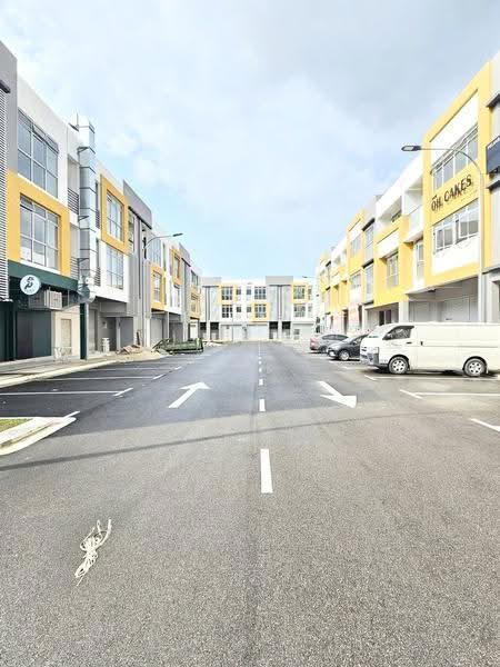 Shop / Office untuk Dijual di Taman Molek (Johor Bahru) - Yik Tat - Exterior - PropertyGuru.com.my