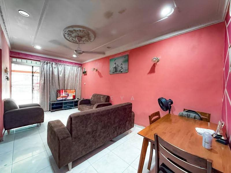 1-storey Terraced House for Sale in Seksyen 5, Bandar Kinrara (Puchong) - Deeya Yusof - Living Room - PropertyGuru.com.my