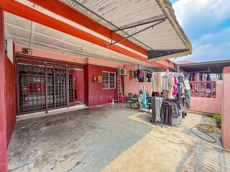1-storey Terraced House for Sale in Seksyen 5, Bandar Kinrara (Puchong) - Deeya Yusof - Exterior - PropertyGuru.com.my