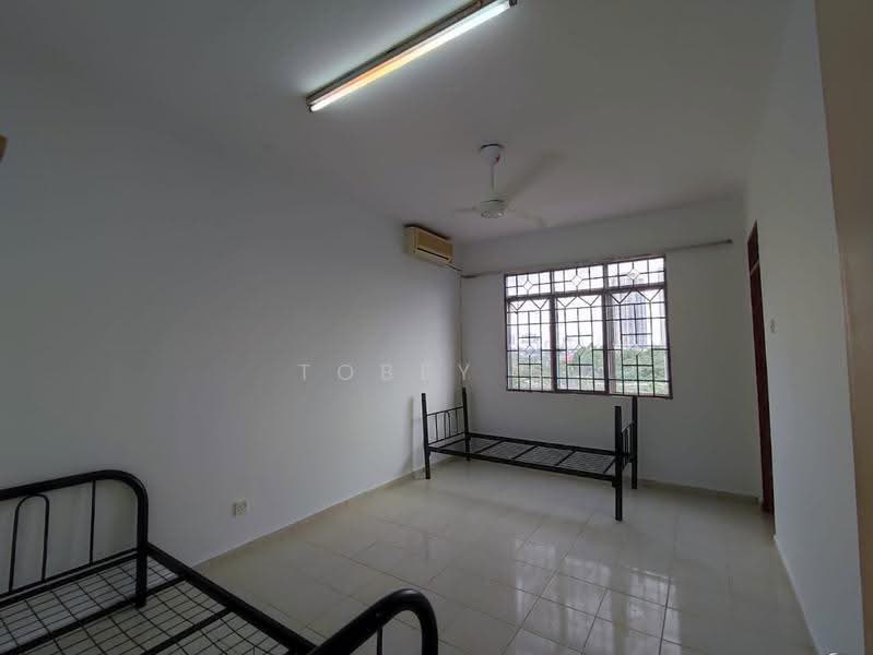 Pangsapuri untuk Dijual di Mentari Court - Tobey G - Bedroom - PropertyGuru.com.my