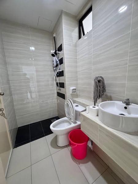 Service Residence for Rent at D'Summit Residences - Jeremy Voon - Bathroom - PropertyGuru.com.my