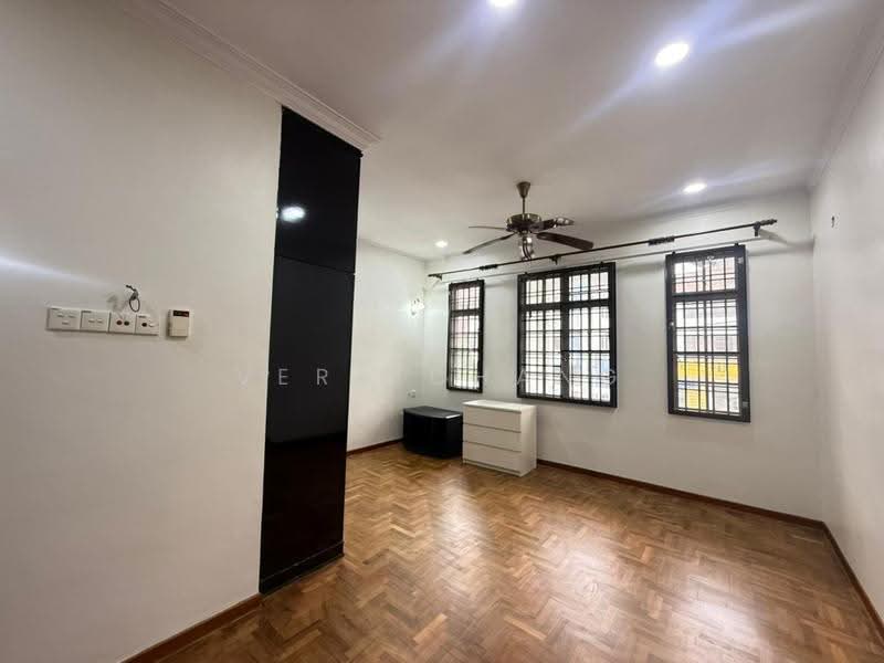 2-storey Terraced House for Rent in Taman Molek (Johor Bahru) - Vera Chang - Living Room - PropertyGuru.com.my