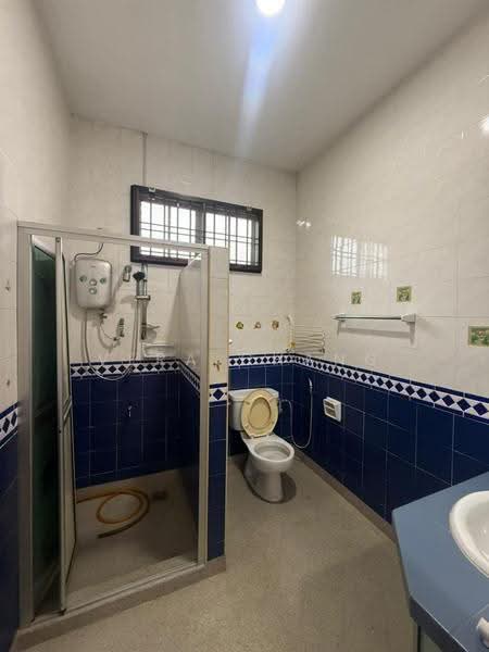2-storey Terraced House for Rent in Taman Molek (Johor Bahru) - Vera Chang - Bathroom - PropertyGuru.com.my