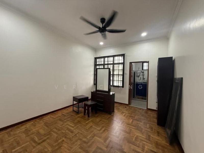 2-storey Terraced House for Rent in Taman Molek (Johor Bahru) - Vera Chang - Bedroom - PropertyGuru.com.my