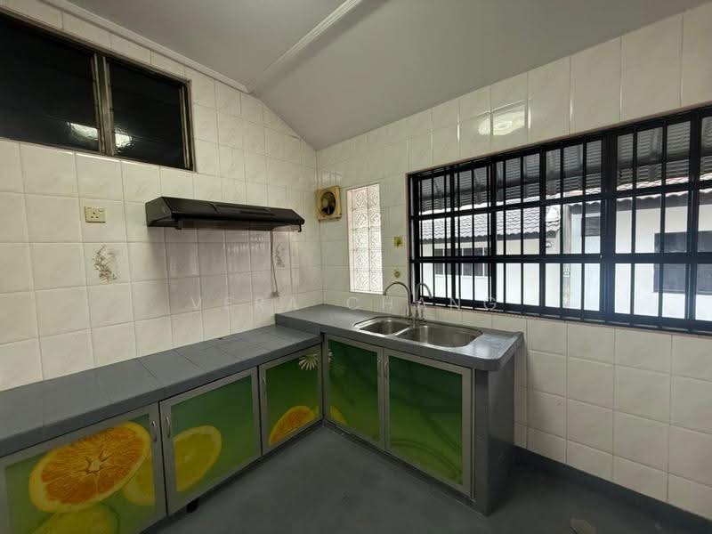 2-storey Terraced House for Rent in Taman Molek (Johor Bahru) - Vera Chang - Kitchen - PropertyGuru.com.my