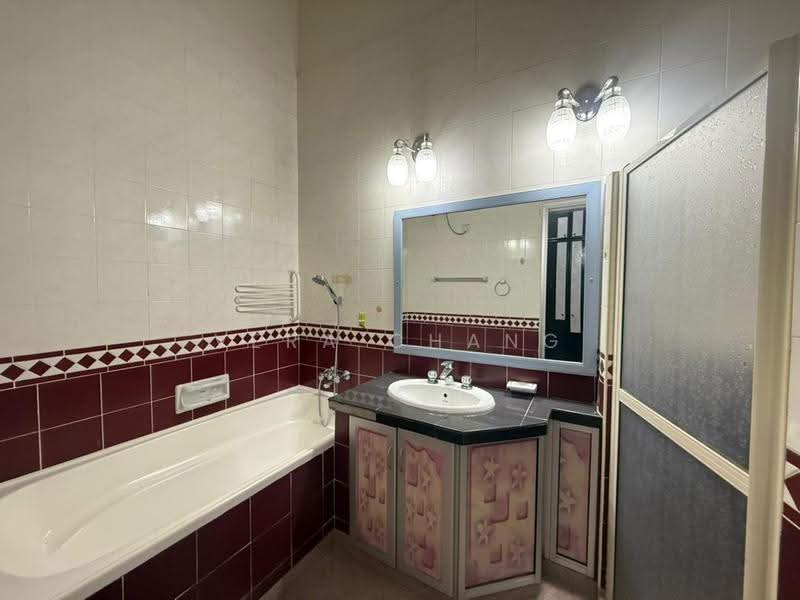 2-storey Terraced House for Rent in Taman Molek (Johor Bahru) - Vera Chang - Bathroom - PropertyGuru.com.my
