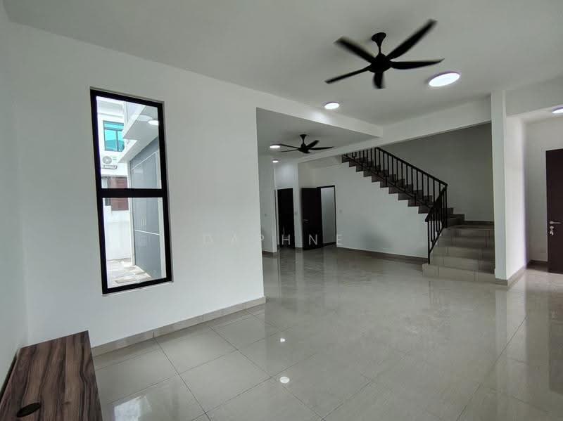 Rumah Teres 2-Tingkat untuk Disewa di Taman Pelangi Indah (Ulu Tiram) - Daphne Lee - Living Room - PropertyGuru.com.my