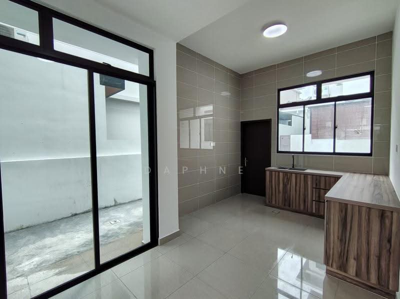Rumah Teres 2-Tingkat untuk Disewa di Taman Pelangi Indah (Ulu Tiram) - Daphne Lee - Kitchen - PropertyGuru.com.my