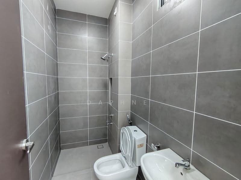 Rumah Teres 2-Tingkat untuk Disewa di Taman Pelangi Indah (Ulu Tiram) - Daphne Lee - Bathroom - PropertyGuru.com.my