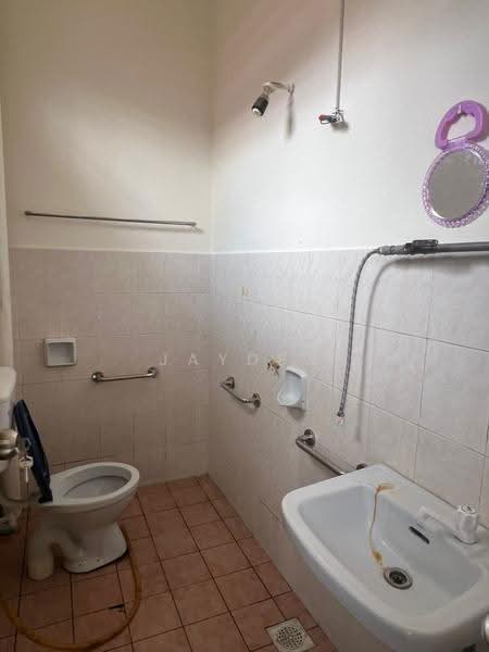 Rumah Teres 1-Tingkat untuk Dijual di Bandar Putra Kulai (Kulai) - Jayden Ng - Bathroom - PropertyGuru.com.my