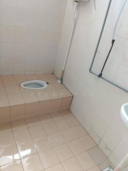 Shop / Office for Rent in Taman Desa Cemerlang (Ulu Tiram) - Peter Tan - Bathroom - PropertyGuru.com.my