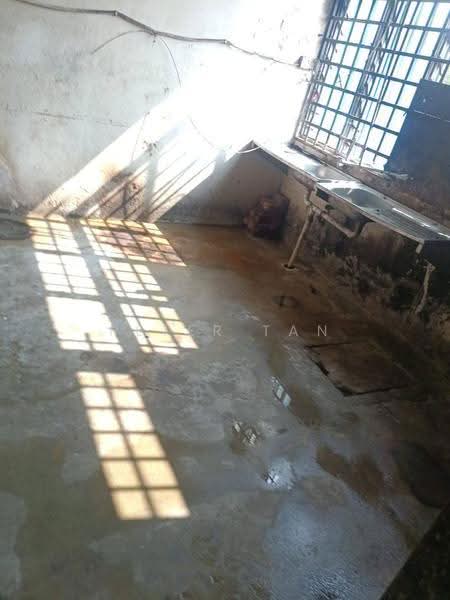 Shop / Office for Rent in Taman Desa Cemerlang (Ulu Tiram) - Peter Tan - Kitchen - PropertyGuru.com.my