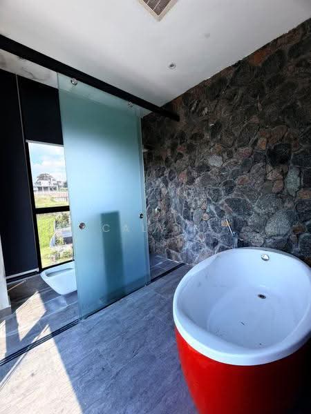 Semi-Detached House for Sale in Johor Bahru (Johor) - Calvin Wong - Bathroom - PropertyGuru.com.my