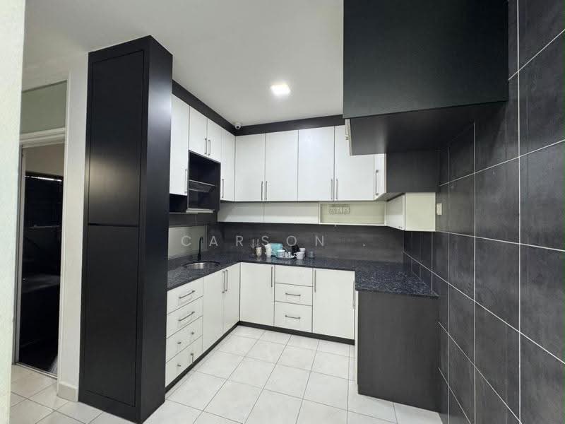 Rumah Teres 2-Tingkat untuk Dijual di Setia Tropika (Johor Bahru) - Carson . - Kitchen - PropertyGuru.com.my