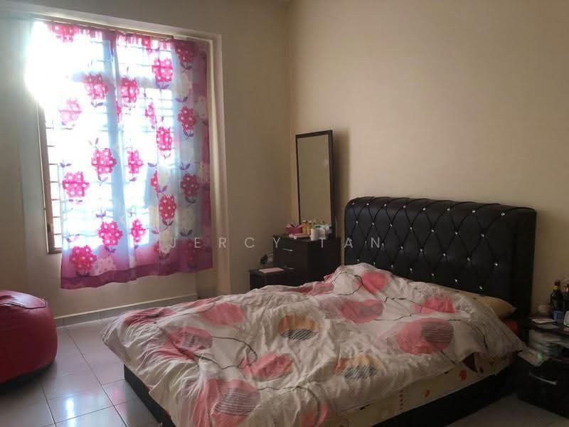 Rumah Teres 2-Tingkat untuk Dijual di Bandar Putra Permai (Seri Kembangan) - Jercy Tan - Bedroom - PropertyGuru.com.my