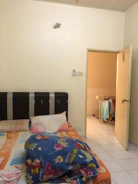 Rumah Teres 2-Tingkat untuk Dijual di Bandar Putra Permai (Seri Kembangan) - Jercy Tan - Bedroom - PropertyGuru.com.my