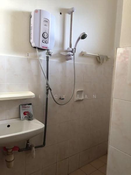 Rumah Teres 2-Tingkat untuk Dijual di Bandar Putra Permai (Seri Kembangan) - Jercy Tan - Bathroom - PropertyGuru.com.my