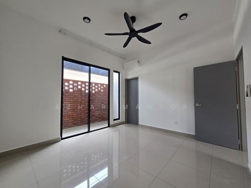 Townhouse for Rent in Elmina (Shah Alam) - Azhar Mansor - Master Bedroom - PropertyGuru.com.my