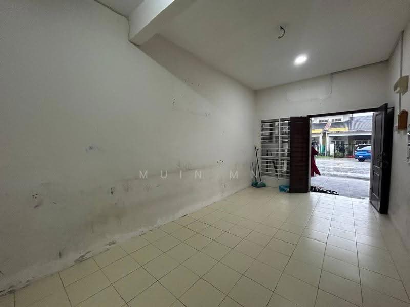 1-storey Terraced House for Sale in Shah Alam (Selangor) - Muin Mn - Entrance - PropertyGuru.com.my