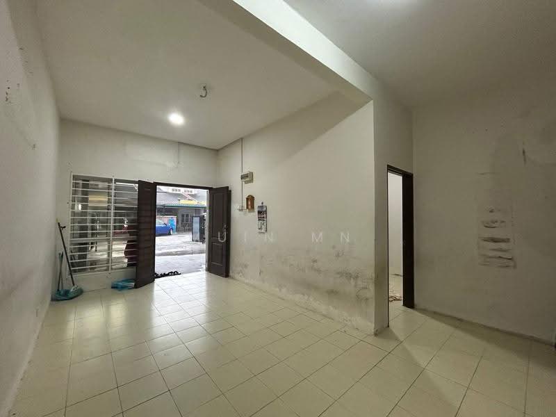1-storey Terraced House for Sale in Shah Alam (Selangor) - Muin Mn - Living Room - PropertyGuru.com.my