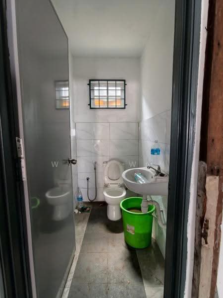Gudang untuk Disewa di Kampung Cempaka (Petaling Jaya) - Wysin Wan - Bathroom - PropertyGuru.com.my