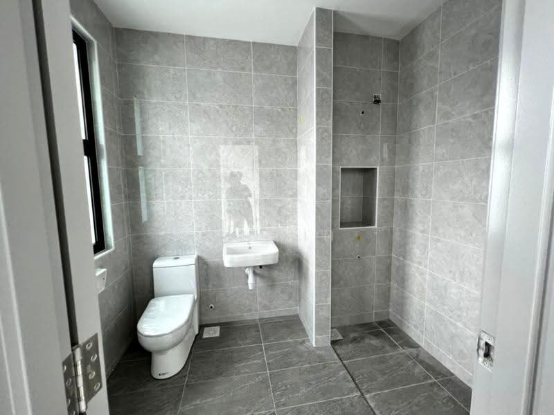 Rumah Teres 2-Tingkat untuk Dijual di Taman Desa Palma (Tebrau) - Calvin Lee - Bathroom - PropertyGuru.com.my