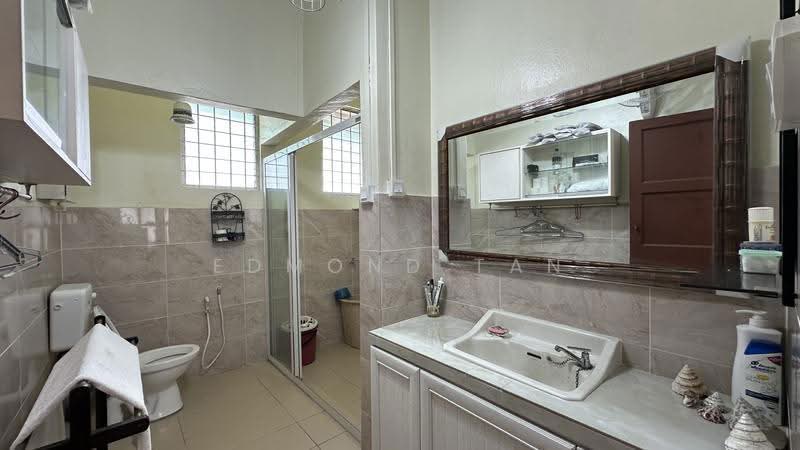 Rumah Berkembar untuk Dijual di Taman Canning (Ipoh) - Edmond Tan - Bathroom - PropertyGuru.com.my